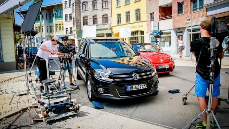 Beim Dreh zum TV-Spot der Verkehrssicherheitskampagne BE SMART spielt das Handy in der Hand des Protagonisten eine große Rolle