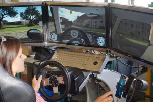 Workshop ArcelorMittal Edenkoben Frau im Fahrsimulator