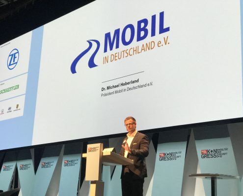 Dr. Michael Haberland auf der Bühne beim auto motor und sport mobility safety Award 2018